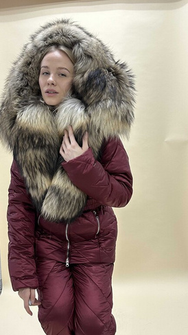 Бордовый зимний костюм с натуральным мехом енота: зимняя куртка до -30-35 градусов и брюки - 46-48